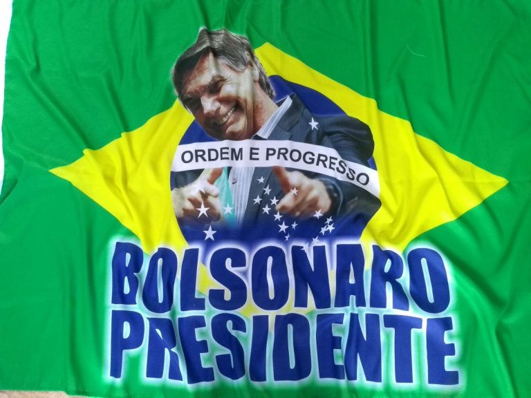 Bolsonaro: “Nossa Bandeira só será vermelha se for preciso o sangue para mantê-la verde de amarela