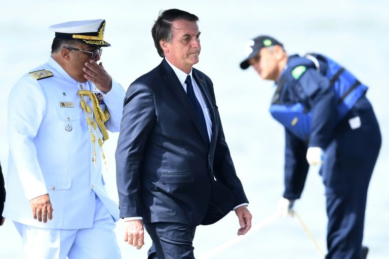 Bolsonaro parabeniza os que prenderam Battisti e volta a chamar o governo do PT de corrupto