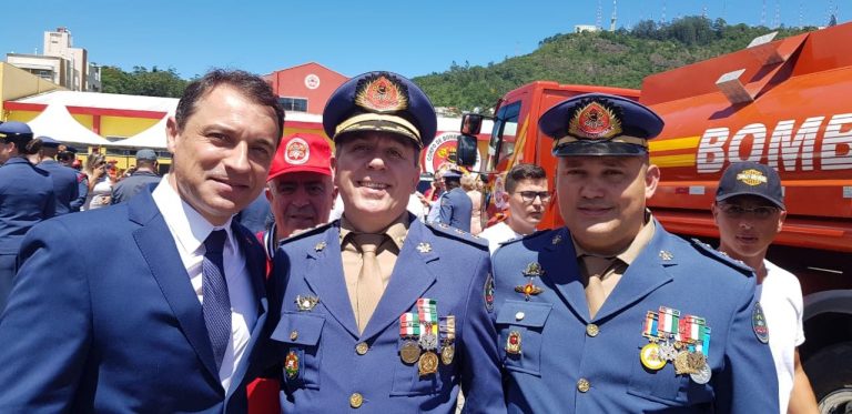 Três Bombeiros: Governador Moisés, Coronel Adriano e Capitão Colla