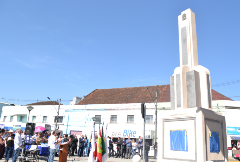 Prefeito Eliseu Mibach quer remover o Monumento do Centenário de Porto União