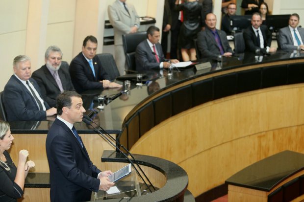 Governador Carlos Moisés reafirma na Assembleia Legislativa compromissos com o povo catarinense