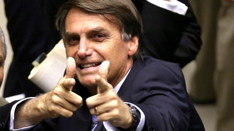 Ministro do STF Lewandowski suspende queixa crime contra Bolsonaro de “fuzilar a petralhada”