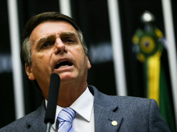 Presidente Bolsonaro idade para a aposentadoria: 65 (homens) e 62 (mulheres)