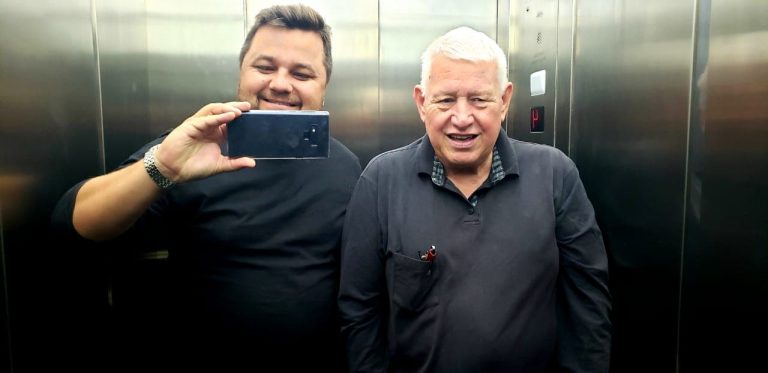 “Inaugurando” o novo elevador da Prefeitura de União da Vitória