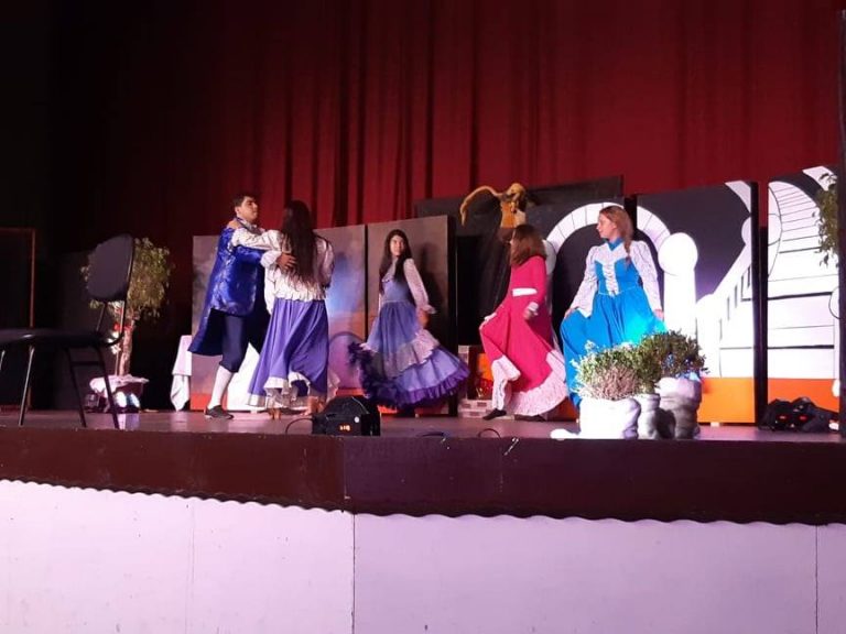 Teatro local anima crianças da rede escolar de União da Vitória