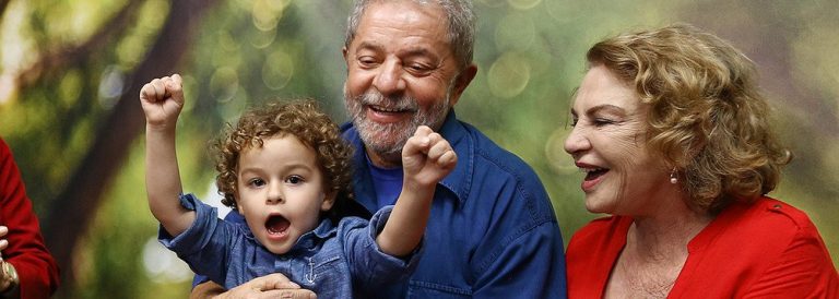 Morre neto de 7 anos de Lula, que já pediu à Justiça para ir ao velório