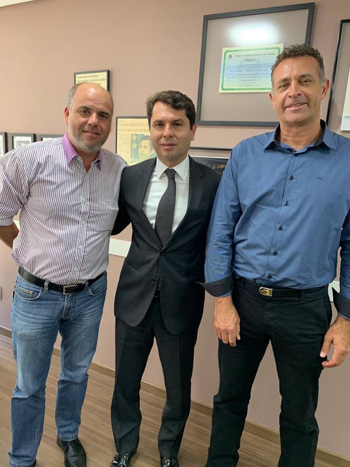 Ricardo Sass e Antonio Nhoatto com o deputado Alexandre Curi