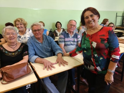 Professora Leni Trentim Gaspari faz palestra na Associação da Faculdade da Terceira Idade da FAFI/UNESPAR