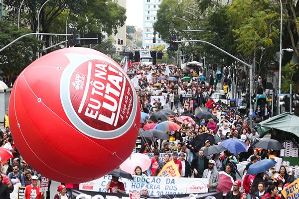 Professores da rede estadual do Paraná iniciam paralisação no dia 29 de abril