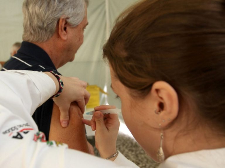 Vacinação contra a gripe começa quarta-feira (10/04) em todo o Brasil