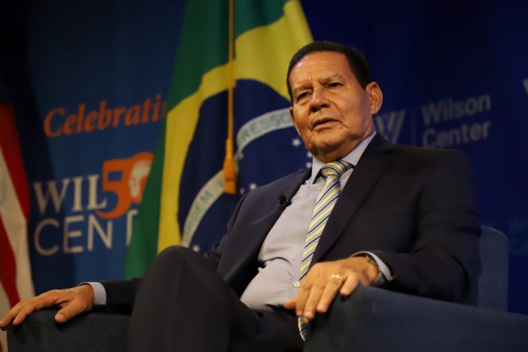 Presidente da Câmara Federal barrou pedido de impeachment do vice-presidente Hamilton Mourão