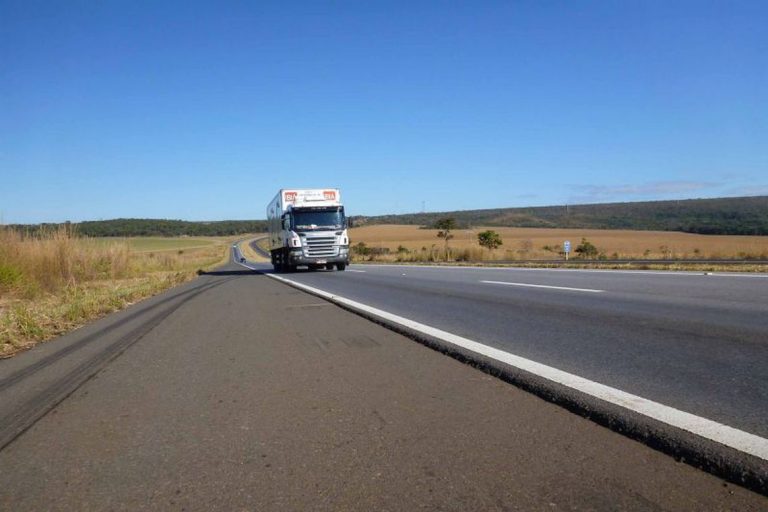 Governo federal deve anunciar nesta terça-feira (16) medidas para atender os caminhoneiros