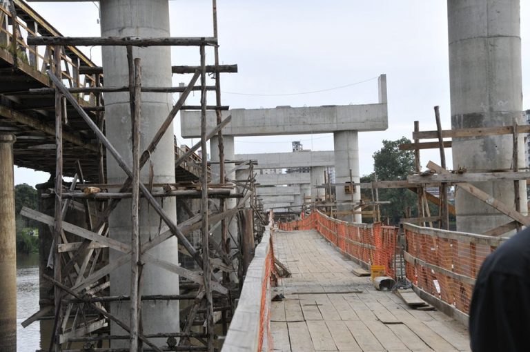 Em ritmo acelerado prosseguem as obras da nova ponte