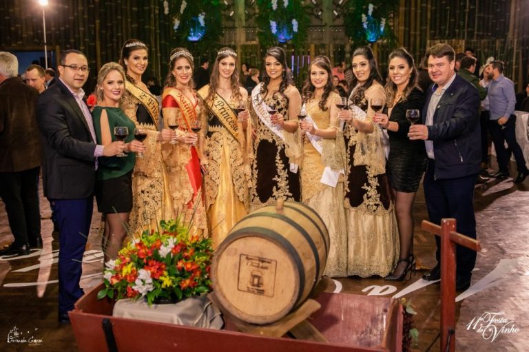 Coroação da Rainha e Princesas: início da realização da 11ª Festa do Vinho de Bituruna