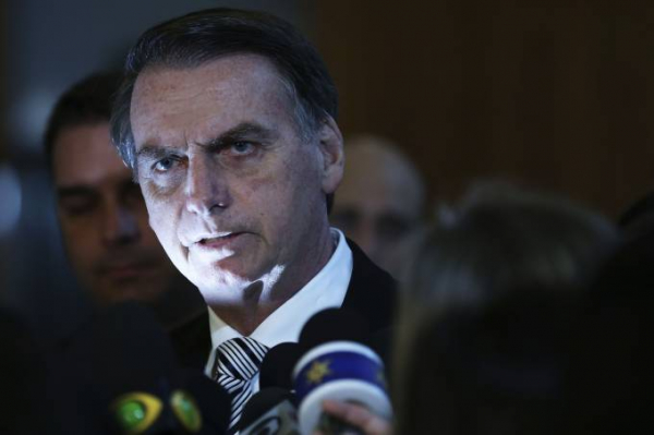 Estancar a crise política vai agitar a semana em Brasília, com Bolsonaro procurando fortalecer sua frágil base no Congresso