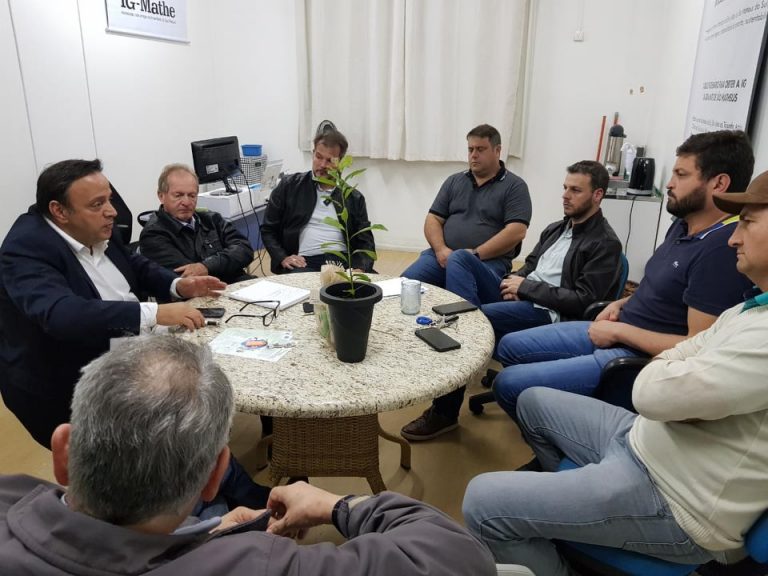 Hussein Bakri discute com produtores meios de alavancar a produção de erva-mate no Sul do Paraná