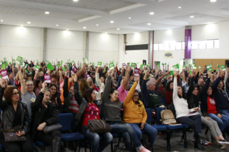 Professores da rede estadual do Paraná decidem aderir a greve geral no dia 25