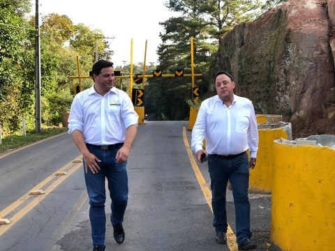 Secretário da Infraestrutura Sandro Alex anuncia projeto de contenção no acesso ao bairro Dona Mercedes