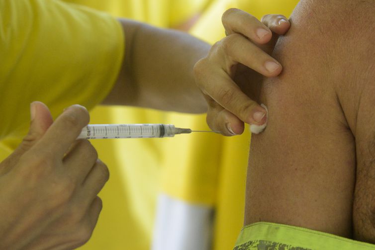 Todos podem se vacinar contra a gripe a partir desta segunda-feira (3)