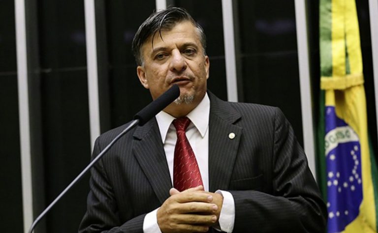 Deputado Boca Aberta, que corre o risco de perder a vaga para Valdir Rossoni, é o campeão dos federais do Paraná em processos