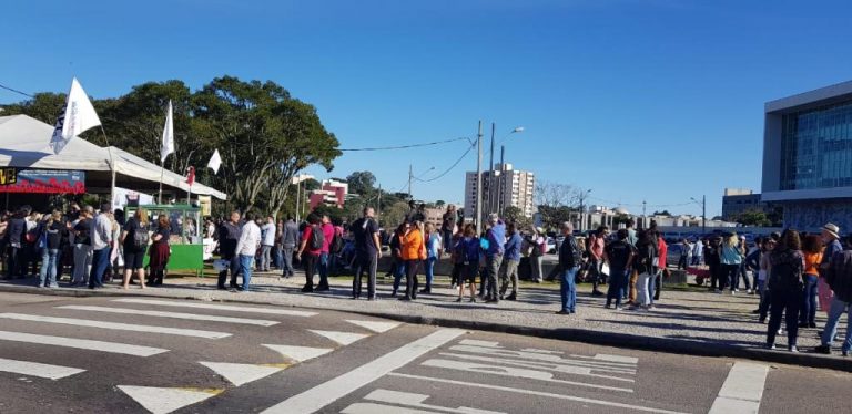 Governador do Paraná cancela reunião com o Fórum das Entidades Sindicais (FES) e a greve continua