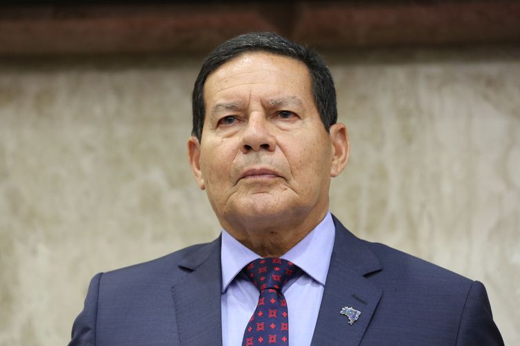 Vice-presidente Mourão diz que ‘educação moral e cívica’ deve retornar aos currículos escolares