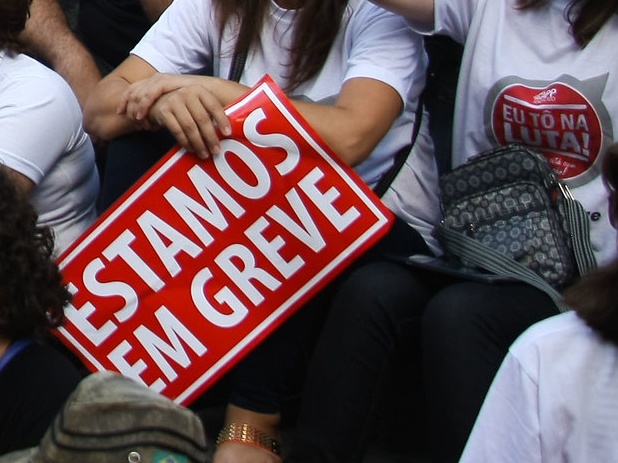 Menos os policiais civis e militares, diversas categorias entram em greve no Paraná