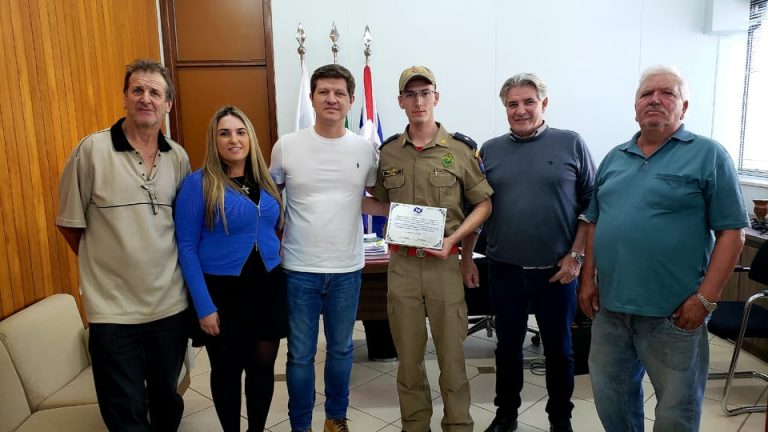 União da Vitória entrega placa de reconhecimento por ato de heroísmo ao tenente/bombeiro Marcelo Aleixo