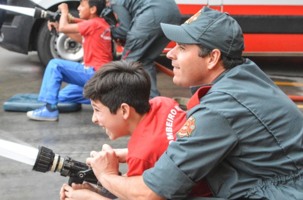 Programa Bombeiro Mirim incentiva a cultura de prevenção e forma mil crianças no primeiro semestre em Santa Catarina