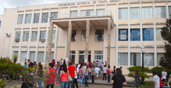 Salários superiores a R$ 40 mil para servidores de universidades do Paraná