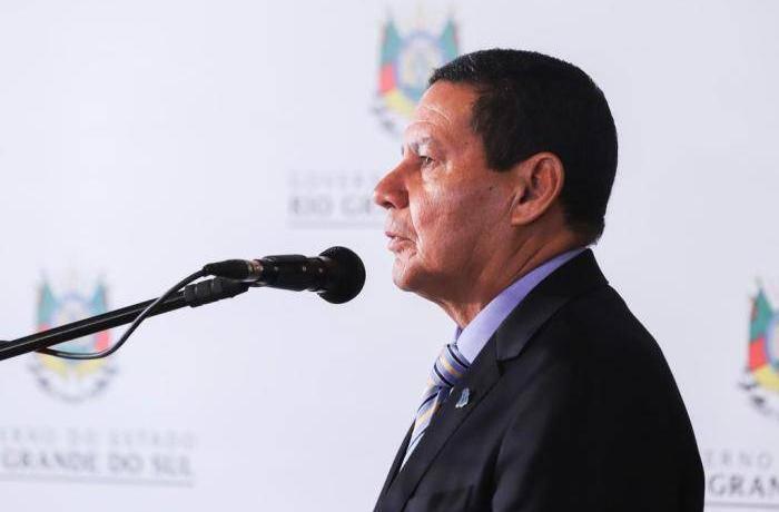 Vice Mourão faz palestra em Florianópolis e destaca o que está sendo feito para colocar o Brasil no caminho certo