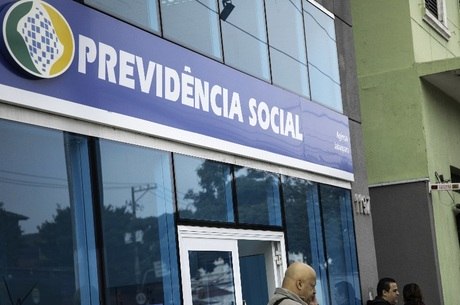 INSS começa a pagar nesta segunda-feira (26) a antecipação do 13º salário