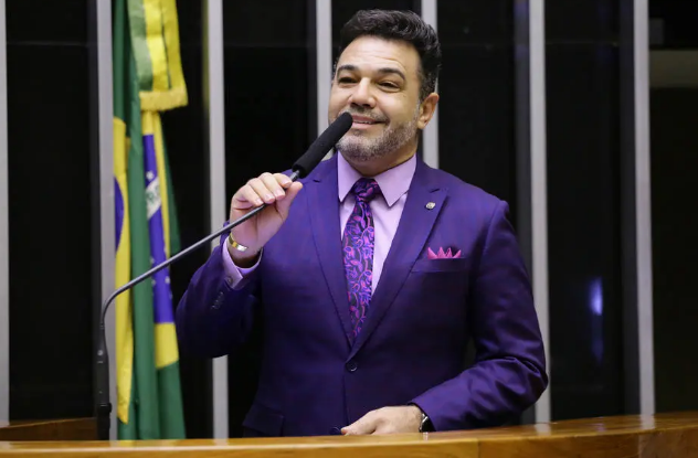 Pastor/deputado tem a dentadura mais valiosa do Brasil, paga com o dinheiro público