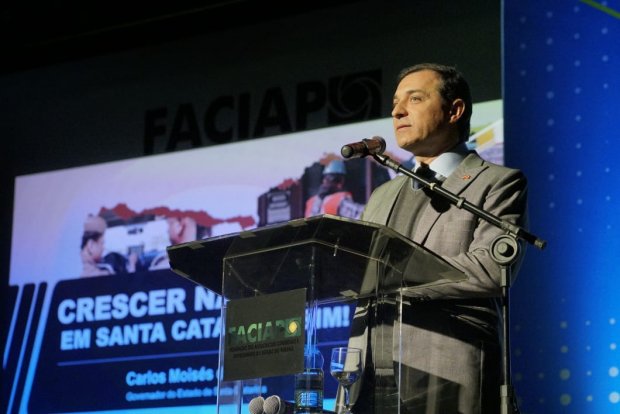 Governador de Santa Catarina faz palestra na Faciap (Curitiba) sobre gestão pública