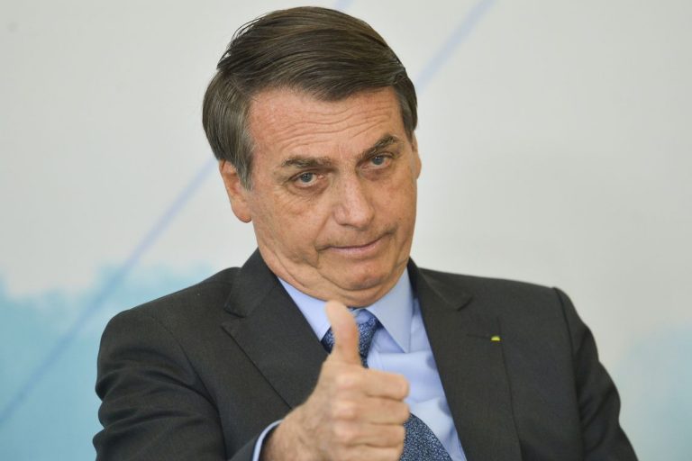 Falta de recursos diminuirá expediente de militares, diz o presidente Bolsonaro