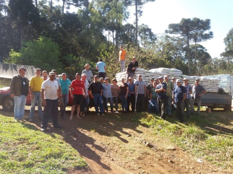 Secretaria da Agricultura de União da Vitória entrega fertilizantes para produtores de microbacias