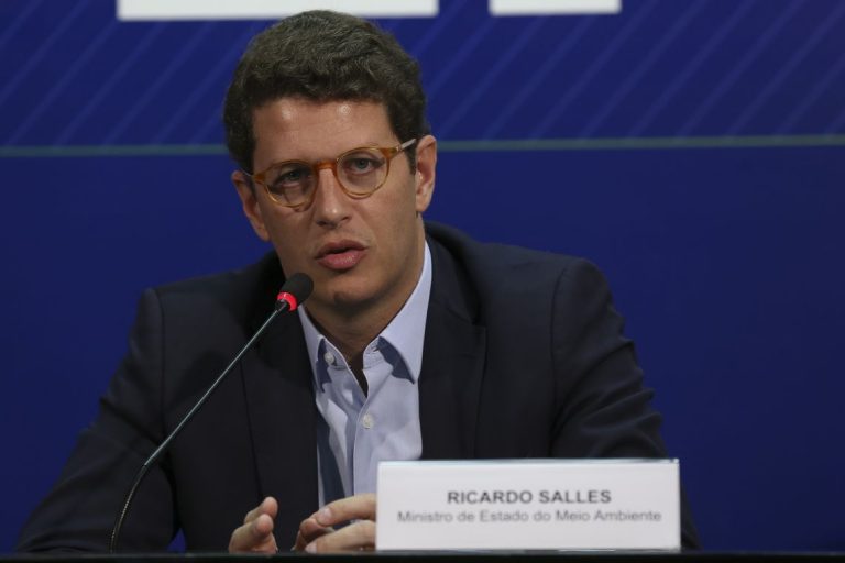 Ministro do Meio Ambiente Ricardo Salles passa mal e é internado