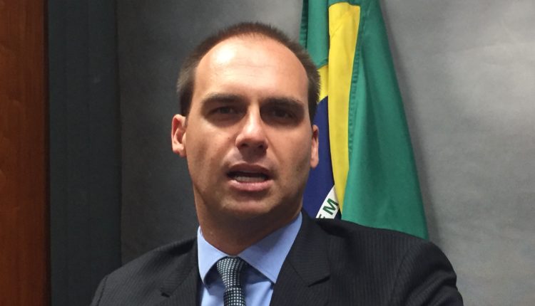 Deputado federal Eduardo Bolsonaro quer que a audiência no Senado seja pública