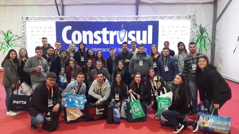 Acadêmicos da Uniguaçu visitam a 22ª Feira Internacional da Construção Beira Rio em Porto Alegre