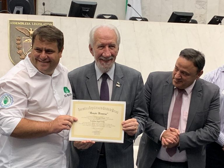 Deputado Hussein Bakri homenageia a IG-Mathe e produtores de erva-mate do Sul do Paraná