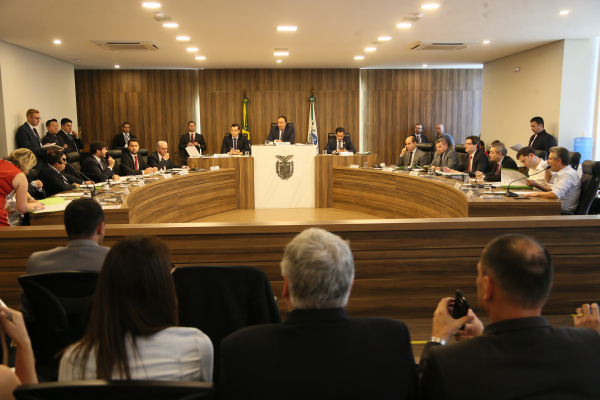 CCJ da Assembleia Legislativa aprova o projeto do Governo que extingue a licença-prêmio para os futuros servidores do Paraná