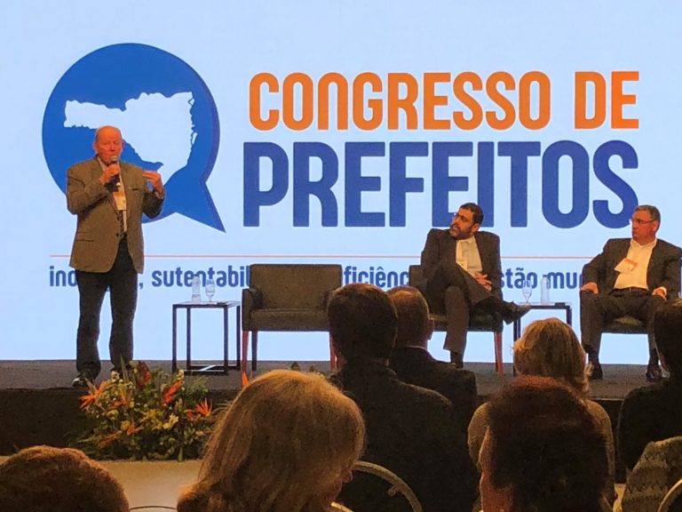 Em palestra no Congresso de Fecam, Marcos Vieira aponta caminhos para o desenvolvimento de Santa Catarina