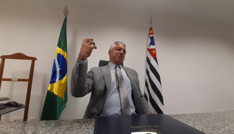 Senador Major Olimpio, do partido do presidente, defende a saída imediata de Flávio Bolsonaro do PSL