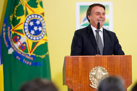 Bolsonaro lança ‘Programa Escolas Cívico-Militares’