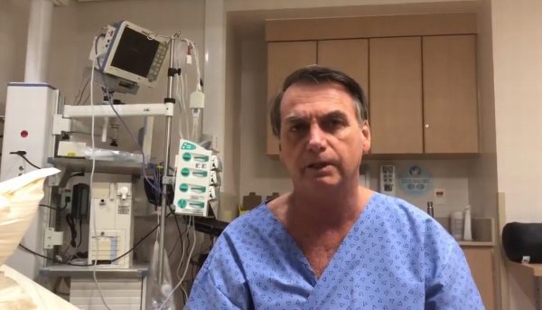 Presidente Bolsonaro teve paralisia do intestino por excesso de ar, mas o quadro é bom