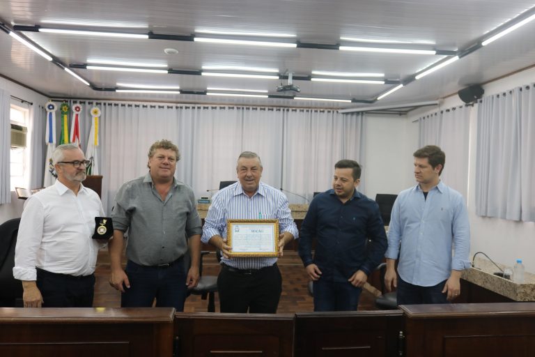 Câmara Municipal recebeu neste sábado (31) a visita de deputado federal de Goiás, mas natural de Porto União