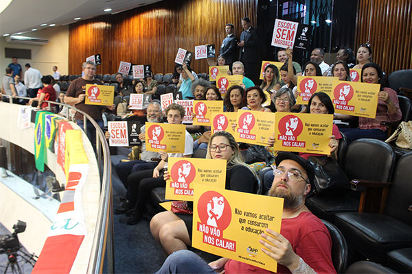 “Escola Sem Partido” é rejeitada em primeiro turno pelos deputados do Paraná