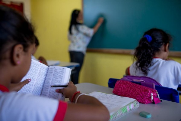 Presidente Bolsonaro veta psicologia e serviço social na educação básica