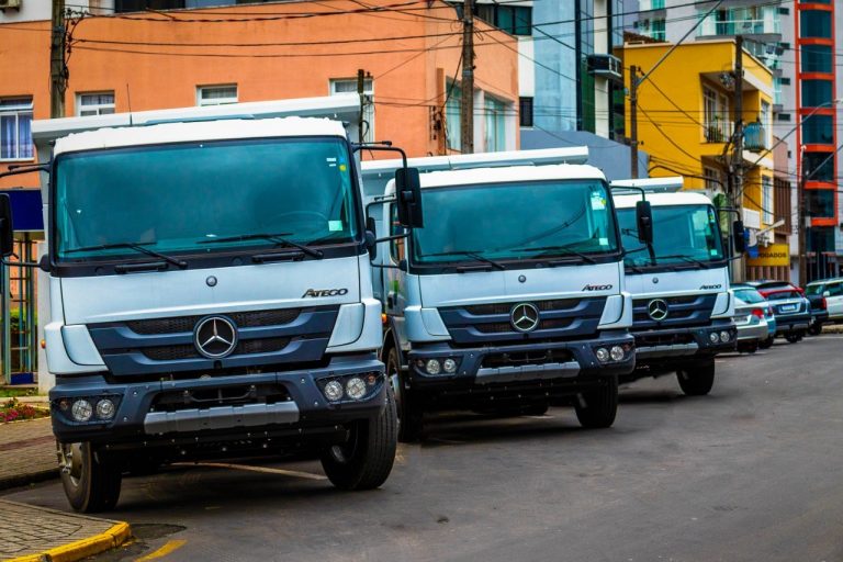 Novos caminhões vão ajudar nos serviços da Secretaria de Obras de União da Vitória