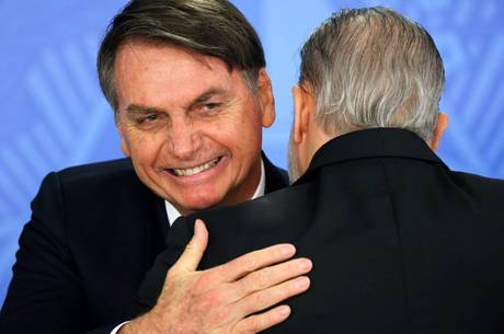 “Querem me derrubar? Tenho o couro duro”, diz o presidente Bolsonaro